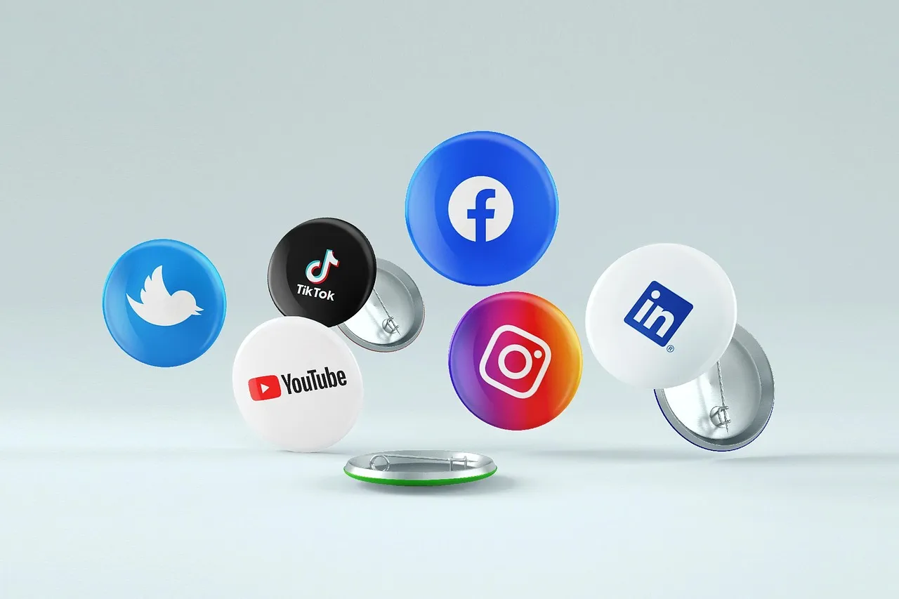 Icons of the various social media platforms including TikTok, Instagram, Facebook, Twitter, LinkedIn, and YouTube. Digital marketing on TikTok for restaurants can help you reach new customers and grow your brand.