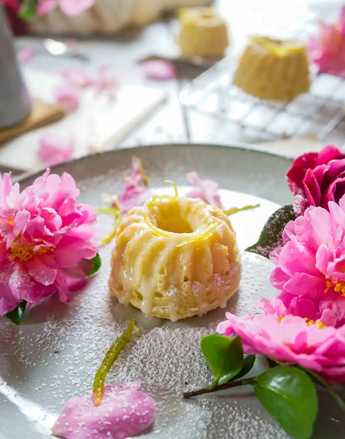 Los estilistas de alimentos no son automáticamente fotógrafos, pero algunos, incluido el autor, han aprendido fotografía básica y se han convertido en fotógrafos de alimentos profesionales, como se muestra en esta fotografía del trabajo de estilismo de alimentos del autor.