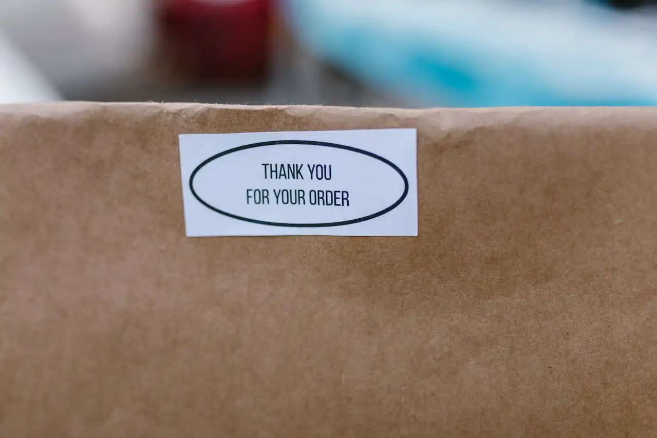 The best food delivery apps for a restaurant depends on commission rates, customer reach, and restaurant needs. Image of a food delivery bag with a thank you sticker.