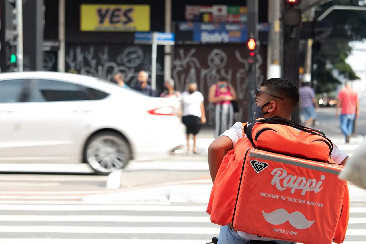 Rappi is a popular food delivery app in Latin America, as shown in this image of a Rappi delivery person on a bicycle.
