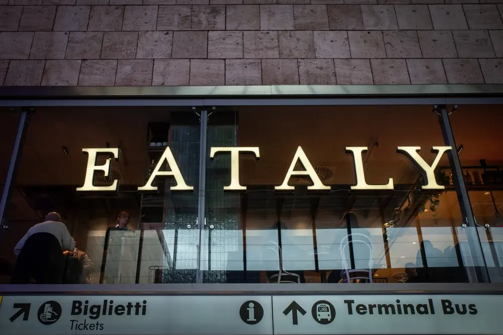 Una ubicación de Eataly en Roma, Italia. Eataly combina restaurantes, comercio minorista y supermercado en un solo lugar.