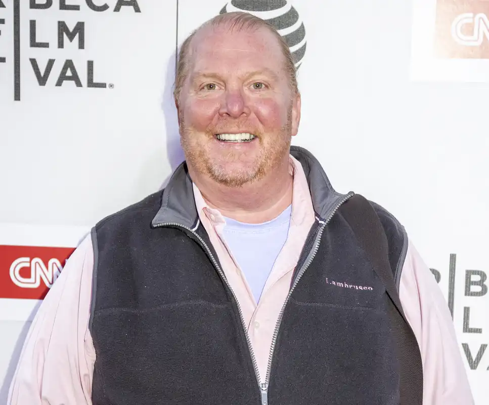 Retrato de Mario Batali, uno de los inversores originales de Eataly USA. Batali aparece en esta foto de 2016. Lidia Bastianich eataly y Joe Bastianich eataly también formaron parte del equipo para hacer crecer las ubicaciones de Eataly en los Estados Unidos.