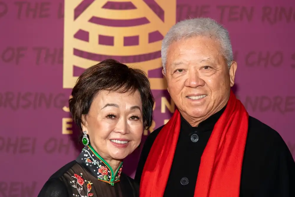 Los fundadores de Panda Express, Peggy y Andrew Cherng, posan en esta foto de 2021.